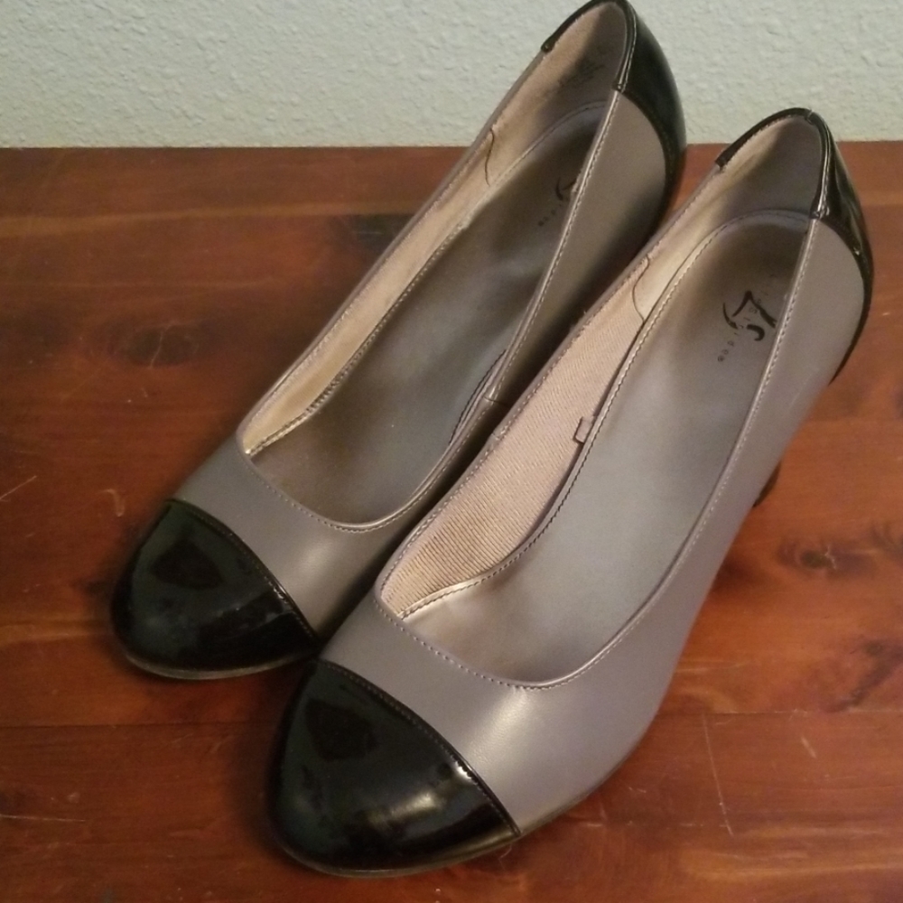 Faux leather grey/patent shoes